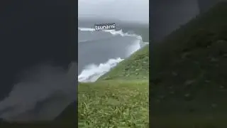 Guy Captures Incoming Tsunami..🫢