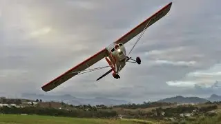 Bellanca 7GCAA Citabria Chegando com Passagem Baixa e Pouso