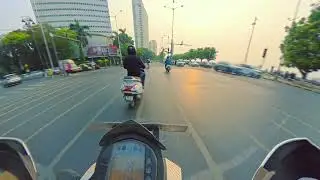 Where the queens necklace begins beside the high-rise! #trident #narimanpoint #ktm #insta360x5 