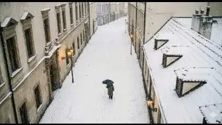Heavy snow falling, accompanied by the crunch of footsteps on the white blanket.