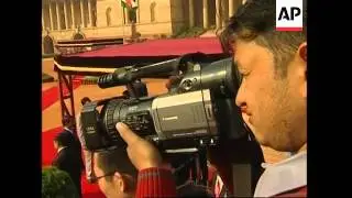 Italian PM meets Singh; meets Sonia Gandhi