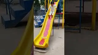 Prisha ne ki sliding 🤣  #ytshorts #shorts #prishi baby