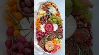 The ULTIMATE Holiday Cheeseboard 🧀 Everyone Will LOVE! 🎄😍 #charcuterie #charcuterieboard #recipes