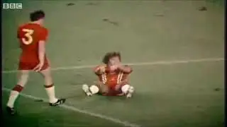 John Toshack vs. Alan Rough, 12 October 1977