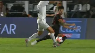 Lance da falta que originou o gol do Santos contra o Corinthians - falta de Gustavo Henrique
