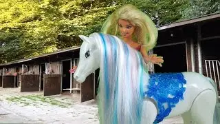 Rodzinka barbie, wyprawa na stadninę koni Bajka po polsku