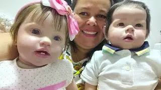 D&eacute;ia Beb&ecirc; Reborn est&aacute; ao vivo!Agora o sorteio e um menino se inscreve 👏🏻Meu Mundo Reborn e Tia Deia💕