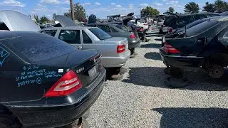 Экскурсия по разделу немецких автомобилей на свалке недалеко от Монтерея, Калифорния
