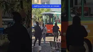 Парад в честь Мартина Лютера Кинга-младшего, улица Уэст-Бротон, центр города.