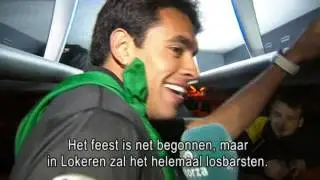 Spelers en supporters van Lokeren vieren de Bekerzege