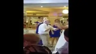 &Ccedil;ılgın Dayı D&uuml;ğ&uuml;ndekileri &Ccedil;osturuyor