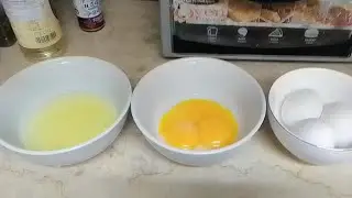 CRACKING  EGGS HOW TO SEPARATE  YELLOW AND WHITE  EGGS YOLK