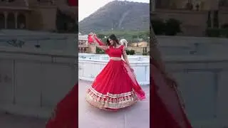 #bridalwearlahengha#designergowns#indianethnicwear#designersaaris#designerchaniyacholi#designergowns