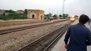 Millat Express Journey ||Sasti or Achi non-stop Train|| Karachi to Sukkur Karachi express full speed