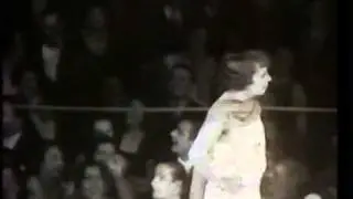 Mistinguett, live 1931, incident with spectator..