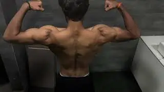 Back posing 👀