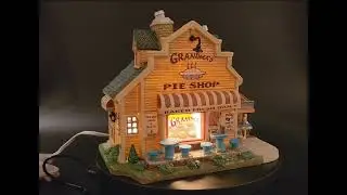 Lemax Harvest Crossing - Grandma's Pie Shop