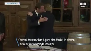 Merkel ile Macron&rsquo;un Veda Kucaklaşması