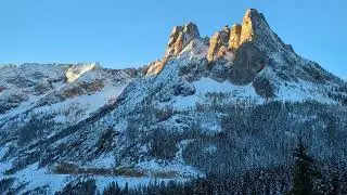 Washington Pass overlook - 8 AM on October 15, 2025