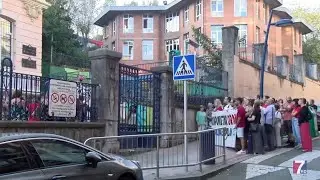 Las familias del colegio Zubeldia de Portugalete protestan por las 