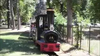 Le petit train du Jardin d’Acclimatation.