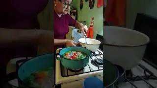Calabacitas guisadas y salsa picante a mi estilo 