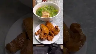 大坑炳記茶檔 ｜ 舊式鐵皮屋茶檔吃豬扒麵 很香黑椒味的豉油豬扒 ｜ 桌上的辣椒油很香 《醉男視食分享》 #炳記茶檔 #鐵皮屋茶檔 #大坑餐廳