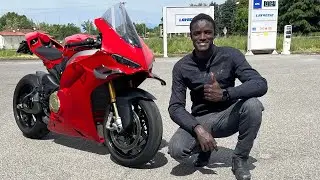 Benvenuta Panigale v4s 2025 con akrapovic completo @Ducati @Dainese