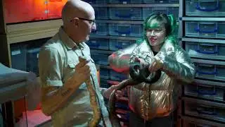 Rhyfeddodau Si&acirc;n   Snakeman Llanelli!1 Sian Meets Geraint