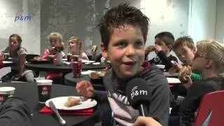Groep 3/4 basisschool Kessel-Eik ontbijt met burgemeester