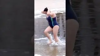 Girl Ice Bath Swim 2025 ❄️ | Extreme Ice Swimming Challenge Goes Viral 🚀
