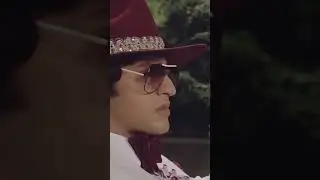Kumar Gaurav Paani Ke Beech Baithkar Machliya Pakad Raha Hai #KumarGaurav #VijaytaPandit #Shorts