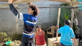 Maco y el Ni&ntilde;o le est&aacute;n Construyendo una Cocina a Mauda..😁😁 