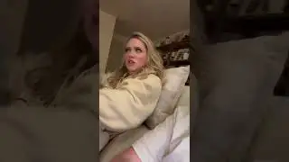 Couch Karaoke with my wife 😂❤️ @EmilyannRoberts