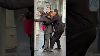 Примерз к этом столбу языком