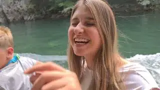 Makedonya Matka Kanyonu tekne turunda herkes çok mutlu, hep kameraya el salladılar.