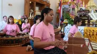Khlun Kratob Fang/Baung Bai