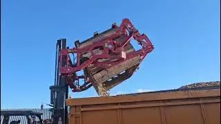 Container Tipper 135&deg;