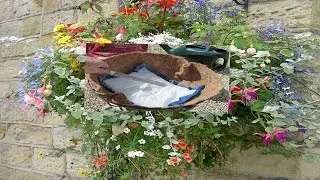 Water plants less often. FL175 Plant pot & hanging basket liner for 1.75 L of water & nutrients.