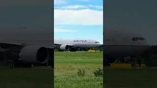 United Airlines Taxiing to the Runway: A Smooth Airport Experience at Malpensa #shortvideo #viral