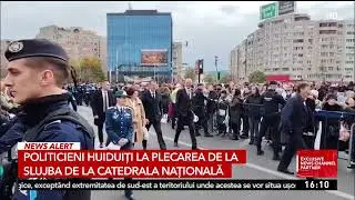 Politicieni huiduiți la plecarea de la slujba de la Catedrala Națională