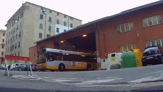 Autobus in uscita dalla rimessa AMT di Mangini