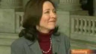 Cantwell Says `We Should Go Back to Glass-Steagall' Act: Video