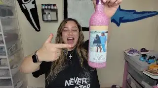 HOW TO: make glitter wine bottles with custom labels | EASY tutorial