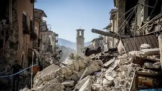 No Comment : 2016 Italy Earthquake: Original CCTV Footage of Swimming Pool