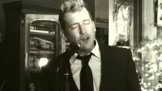 Toby performing Amazed live at Baccaus