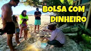 Achei MUITO DINHEIRO na PRAIA PARADISÍACA