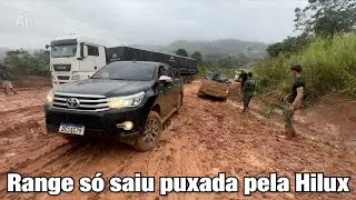￼A ￼RANGE￼ ATOLOU E ￼A HILUX TEVE QUE PUXAR 