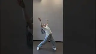 HOWLING - XG #kpop #dance #kpopdance #kpopdancecover #xg #shorts #coverdance #cover #dancer #wolf