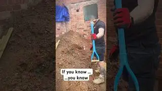 WD40 on your shovel when digging wet dirt or clay&hellip; thank me later #tips #tooljunkies #hack #tradie